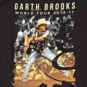 Garth Brooks World Tour 2014-17 Graphic Tee - vintage band t-shirt country music